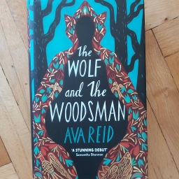 Book Review: The Wolf and the Woodsman by Ava Reid